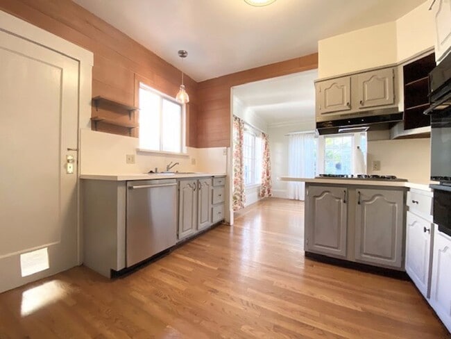 Building Photo - 1810 Pacific Ave