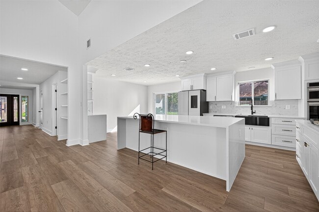 Building Photo - 3006 Golden Hills Ln