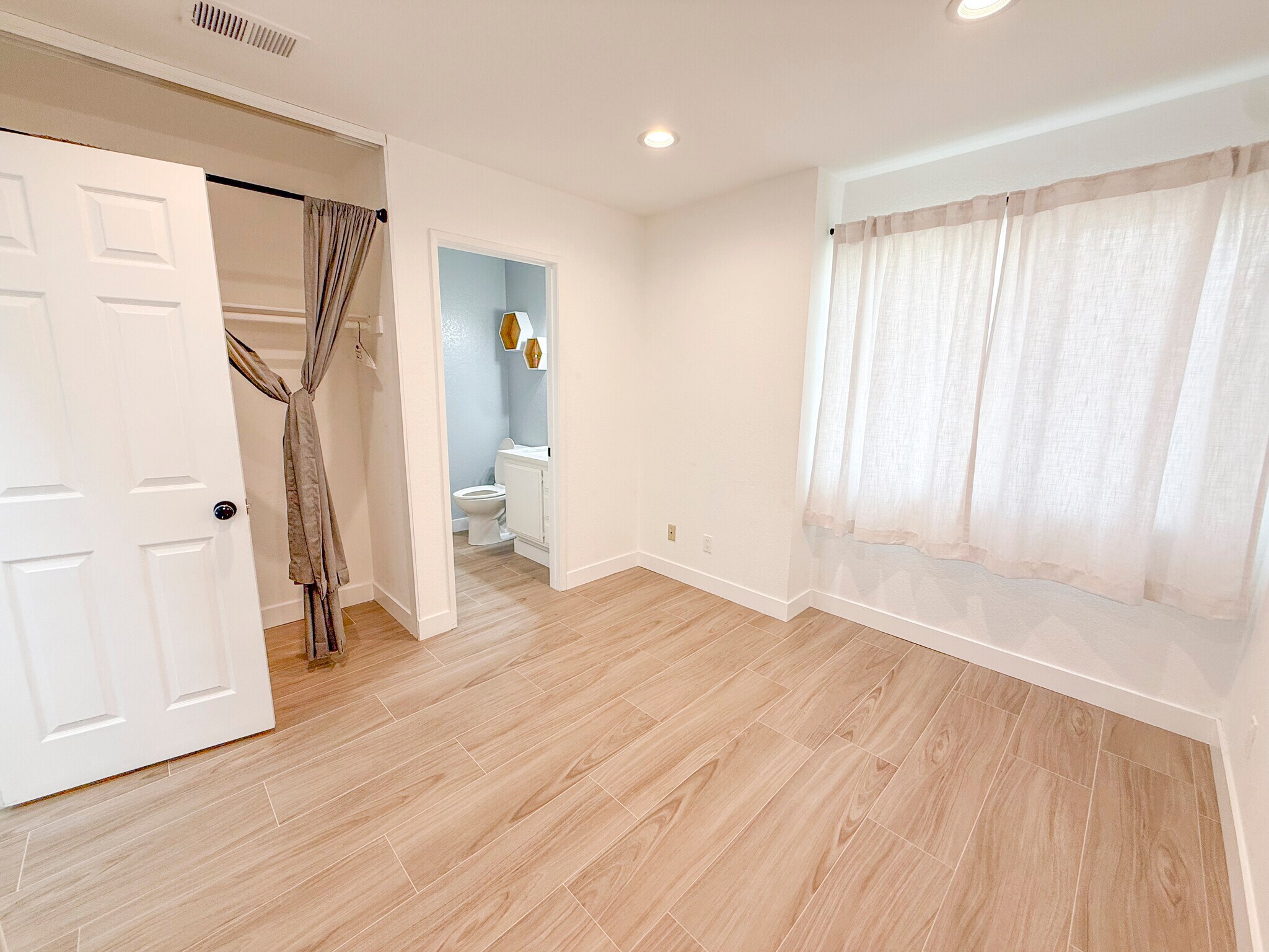 3rd bedroom + bathroom - 3598 Meadowlark St