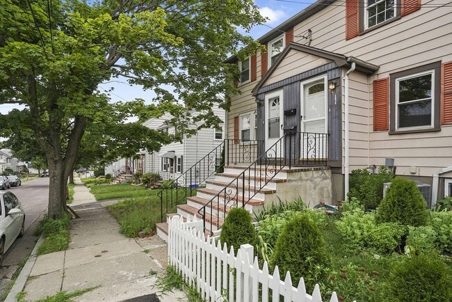 Primary Photo - 37 Regent Rd