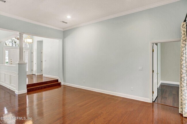 Building Photo - 1837 Forest Glen Way