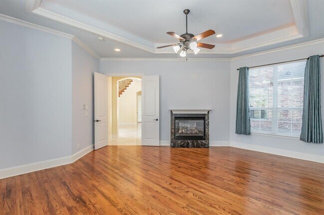 Building Photo - 1004 Drake Dr