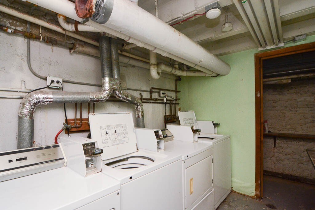 Building Photo - 725 St Johns Ave