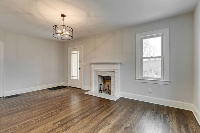 Building Photo - Charming Renovated East Nashville Home wit...