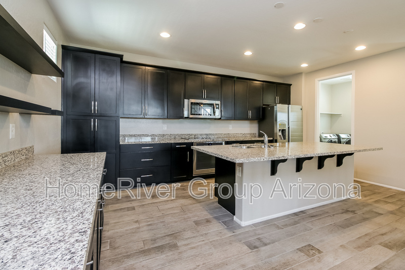 Building Photo - 7024 W Corona Dr