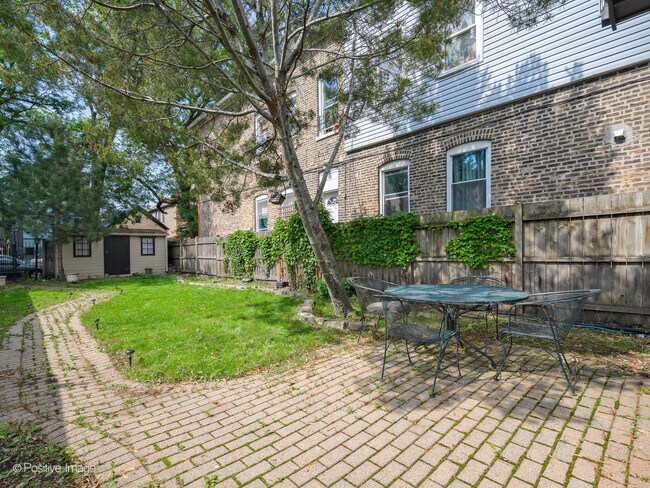 Building Photo - 2118 W Huron St