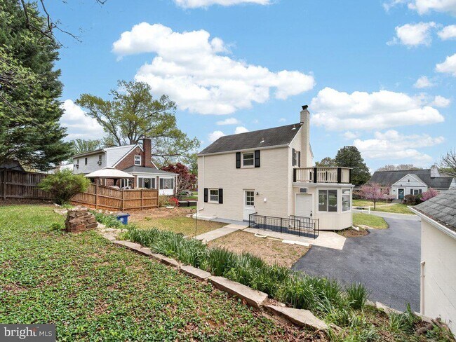 Building Photo - 10506 Lorain Ave