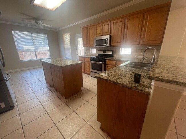 Building Photo - 2204 Voyageurs Ln