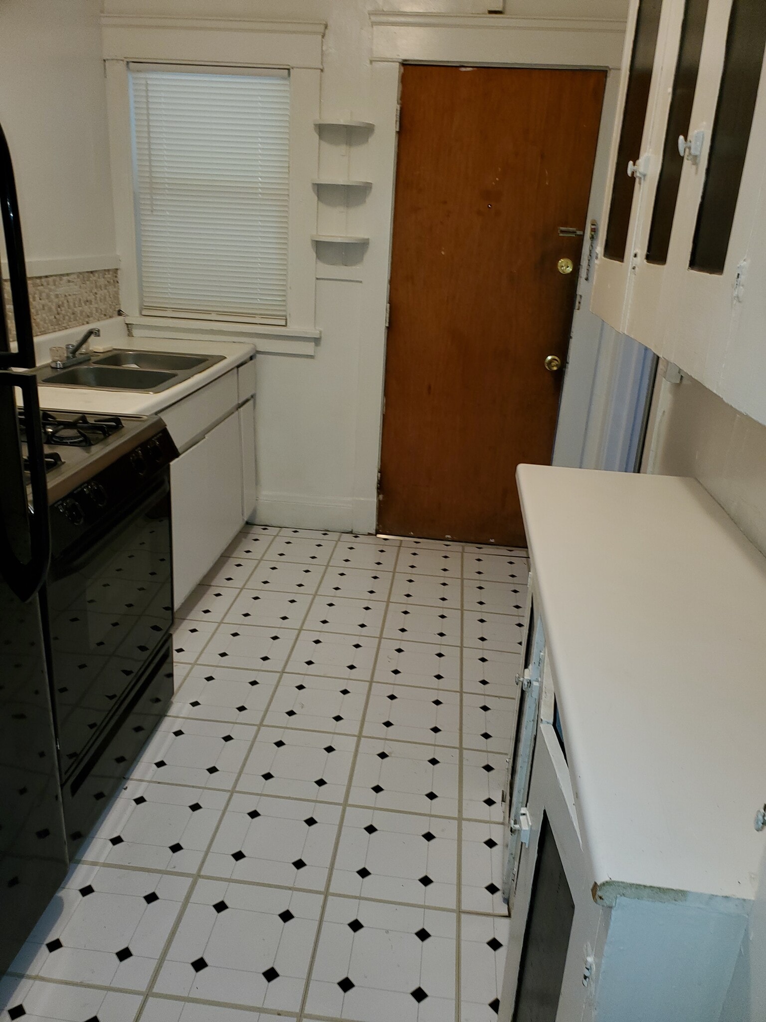 Kitchen - 16516 Endora Rd