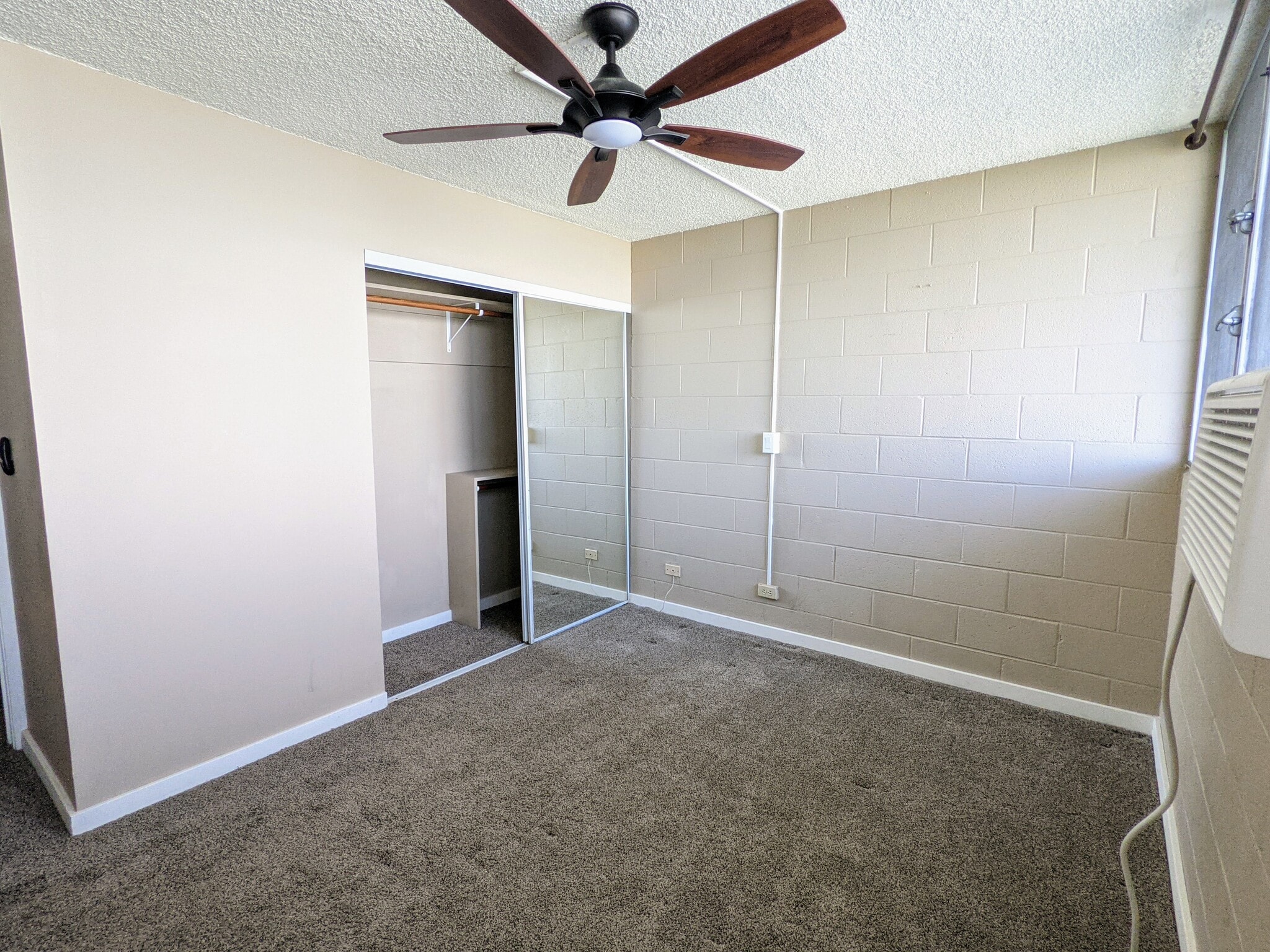 Bedroom 1 - 46-270 Kahuhipa St