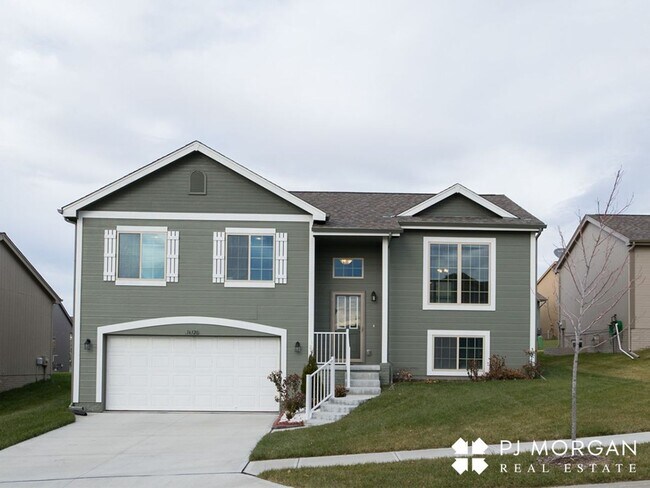 Primary Photo - 3 bedroom, 2 bathroom House For Lease