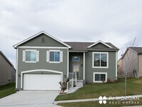 Building Photo - 3 bedroom, 2 bathroom House For Lease