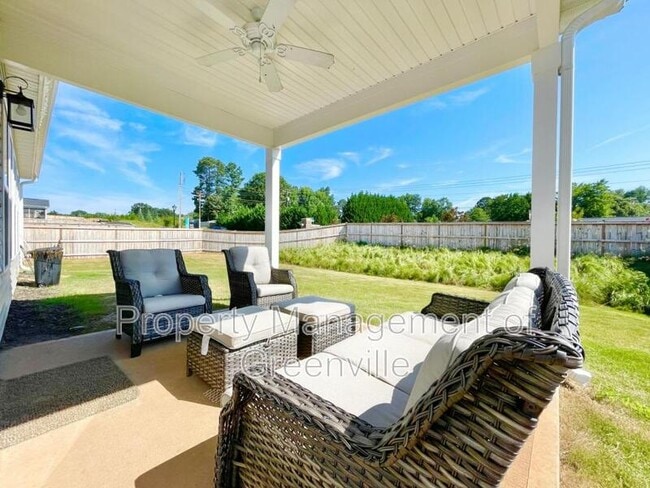 Building Photo - 501 Robinwood Pl