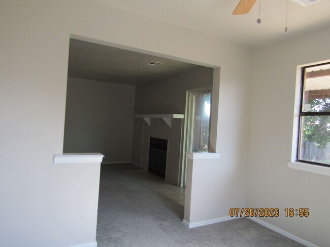 Building Photo - 5406 NW Sir Brian Ave