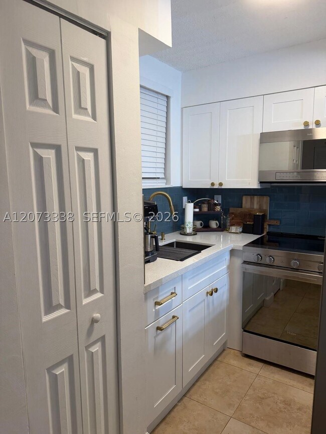 Building Photo - 14930 SW 82nd St