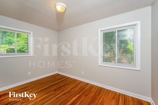 Building Photo - 129 Briar Grove Dr