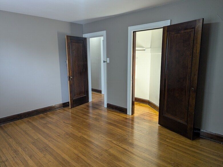 Bedroom - 401 Cornell Ave