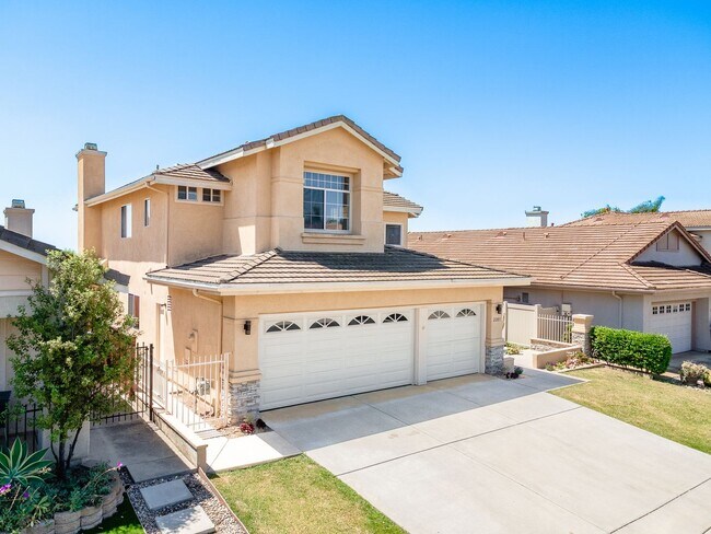 Building Photo - 4 Bedroom View Home in Emerald Heights | 3-Car Garage | Guard Gated Community