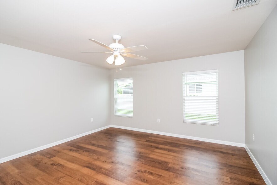 Building Photo - 626 SW 22nd Terrace