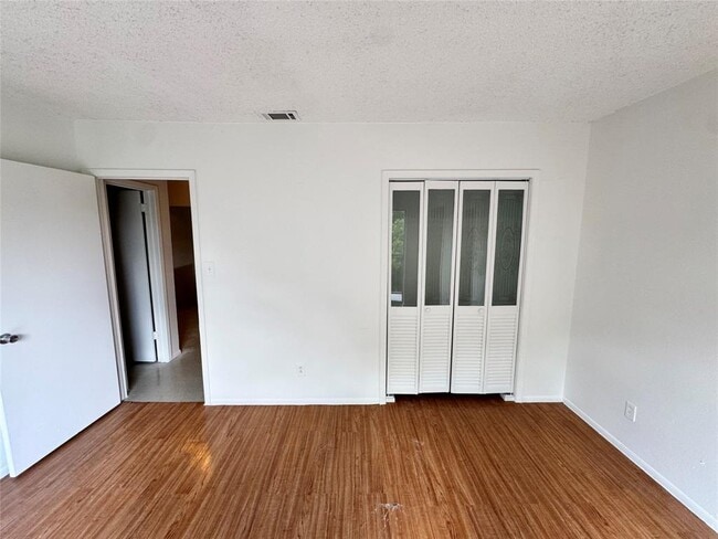 Building Photo - 1085 Linde Ave