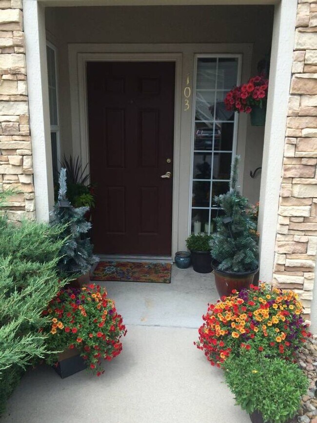 Building Photo - AWESOME 2-BEDROOM CONDO INCL. GARAGE, SWIM...