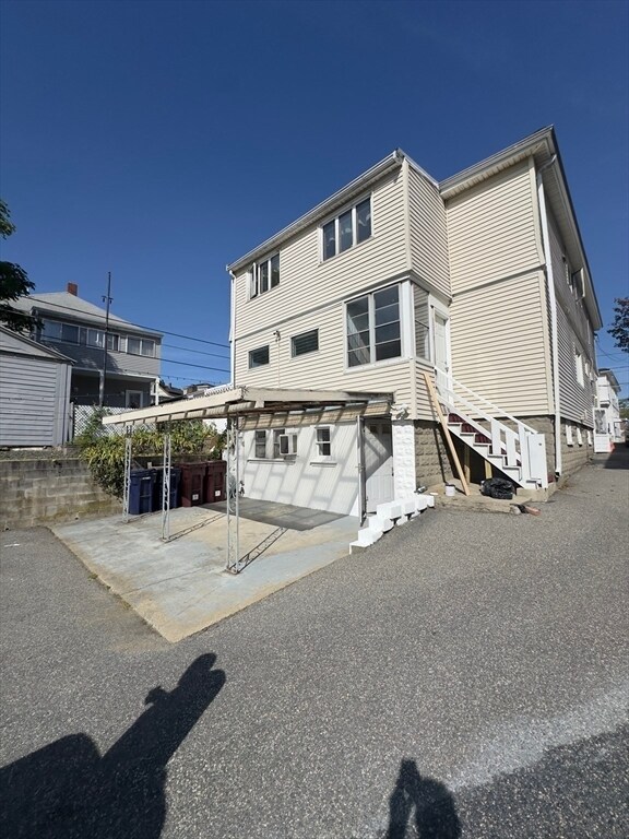 Building Photo - 128 Clarence St