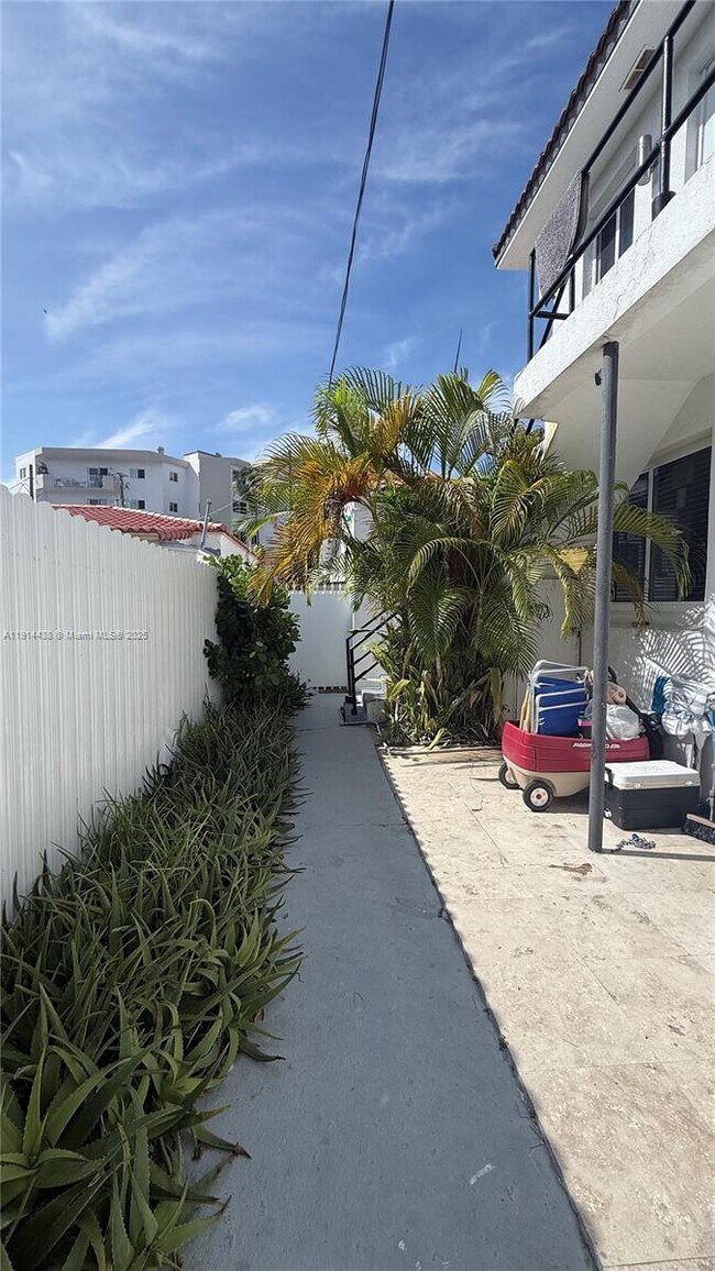 Building Photo - 630 79th St