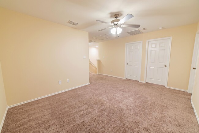 Building Photo - 3305 Charolais Dr