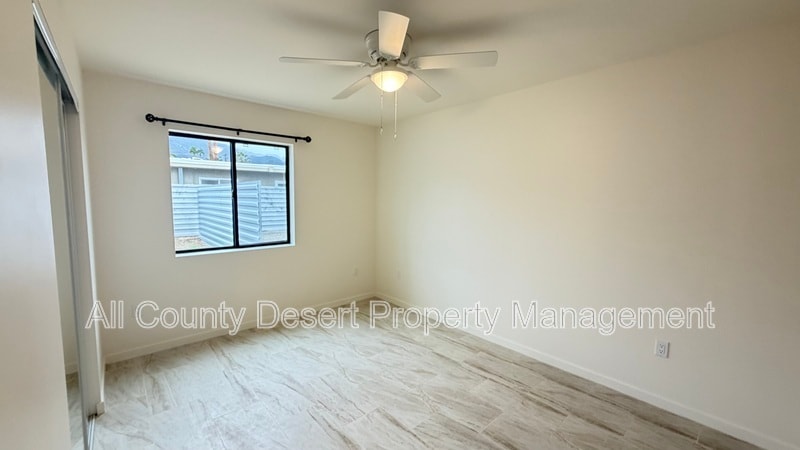 Building Photo - 517 S Mountain View Dr