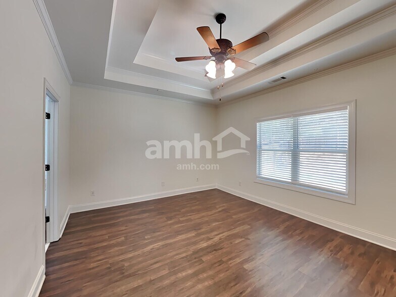 Building Photo - 263 Royal Cres Terrace