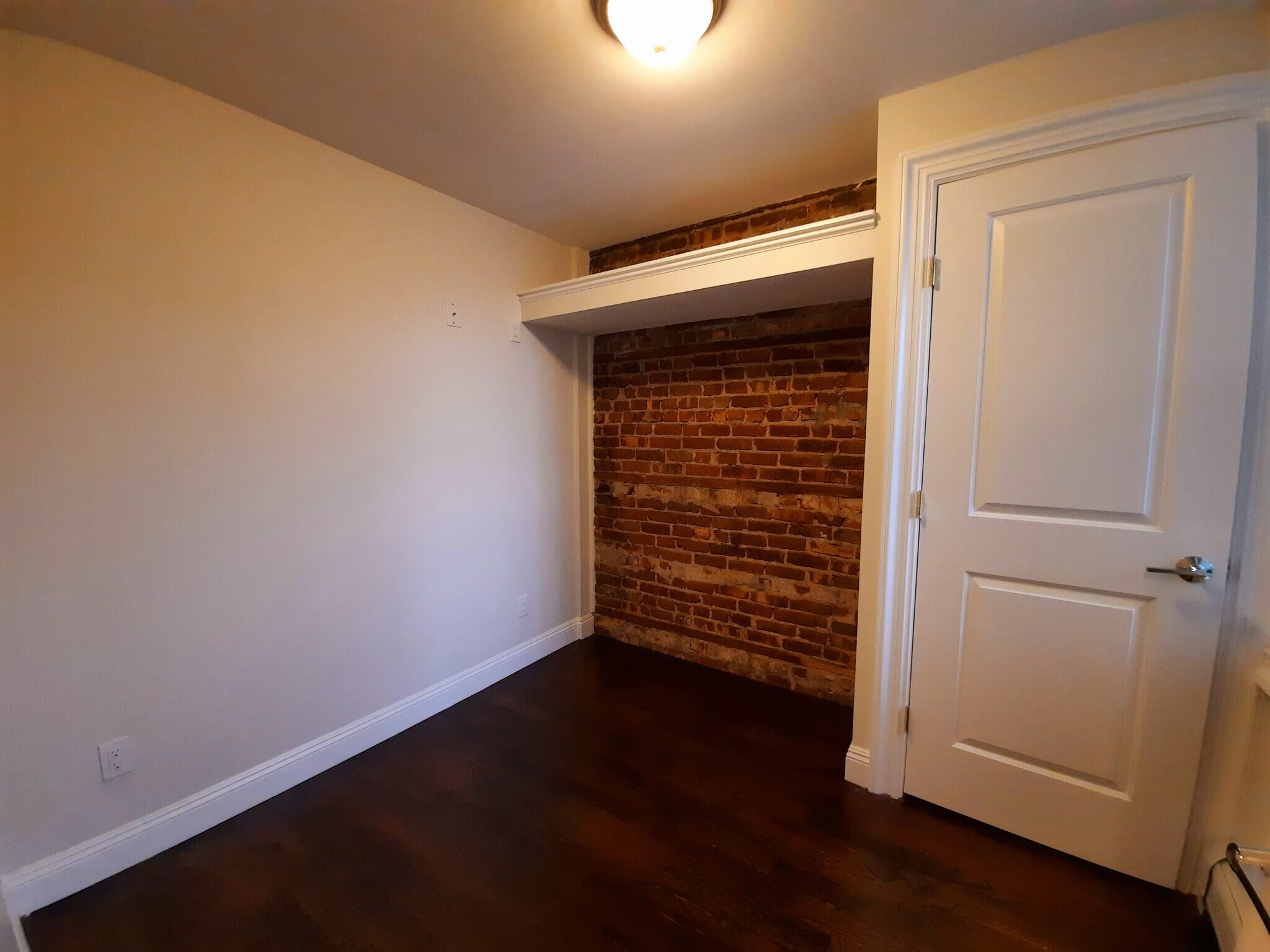 Building Photo - 158 6th St