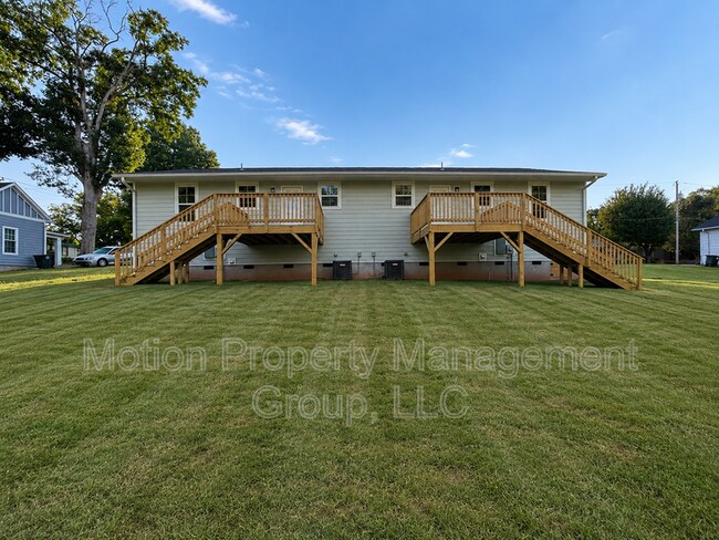 Building Photo - 432 N Caldwell Ave