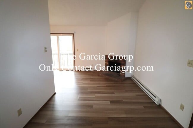 Building Photo - 3712 S Kelly Ave