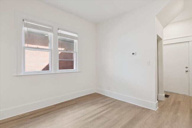 Building Photo - Fall 2026 Pre-Lease RENOVATED STUDIO Apartment | Close to Campus and Pearl St