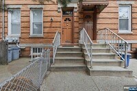 Building Photo - 394 Woodlawn Ave