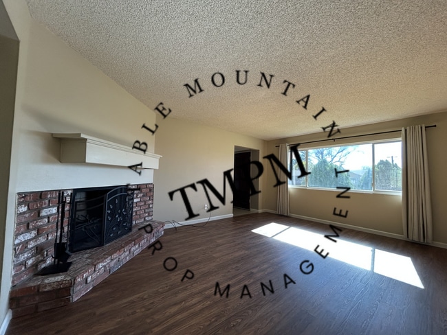 Building Photo - 37 Linda Dr