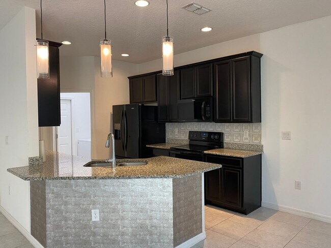 Building Photo - Stunning 3 Bed, 2 Bath Home in Gated Legac...