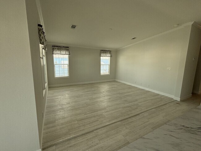Building Photo - 485 Zuider Zee Blvd