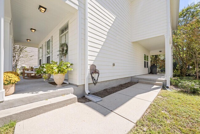 Building Photo - 120 Mosaic Oaks Cir