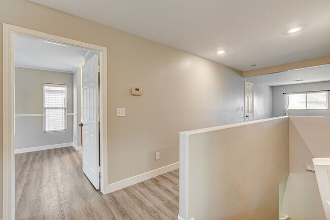 Building Photo - Beautiful 4 bedroom 3 bath home in Mountai...
