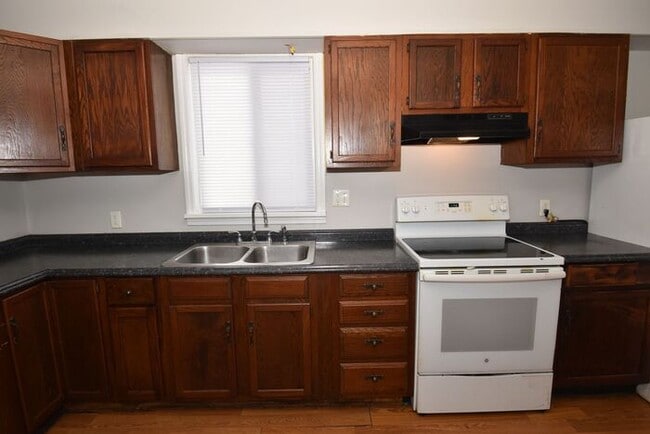 Building Photo - River Park Charming 3 bedroom Single Family Home