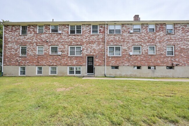 Building Photo - 670 Main St