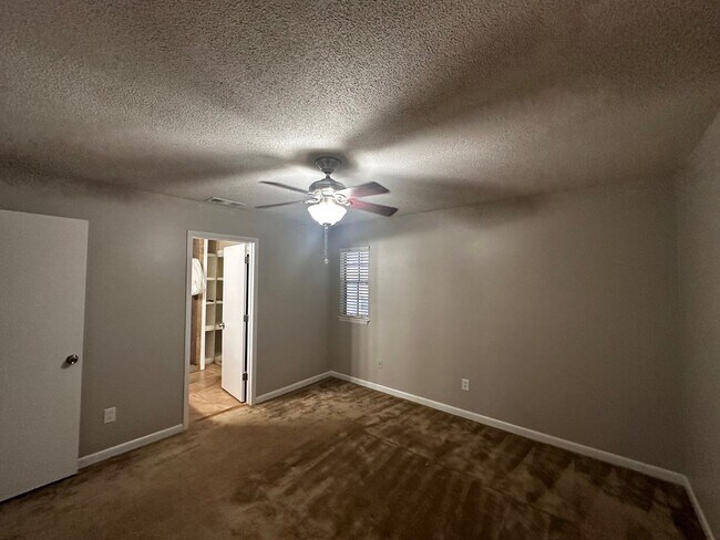 Building Photo - 263 N Villas Ct