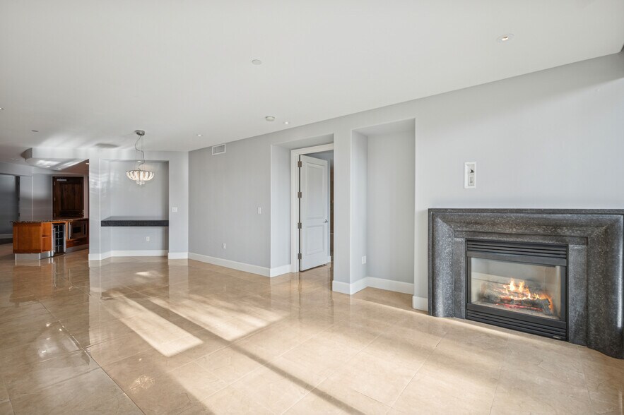 Building Photo - 5047 Scholarship