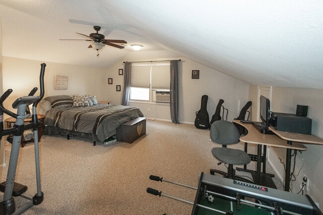 Building Photo - GORGEOUS 5 BEDROOM HOME LOCATED IN SALEM W...