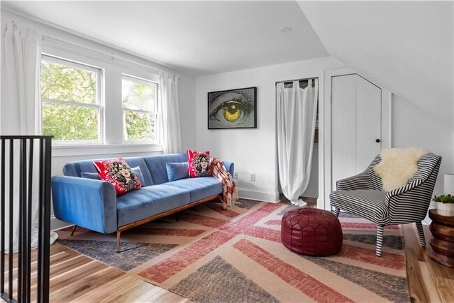 Building Photo - 720 Mollie St SE