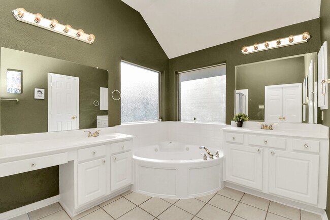 Building Photo - 3506 Paluxy Cir