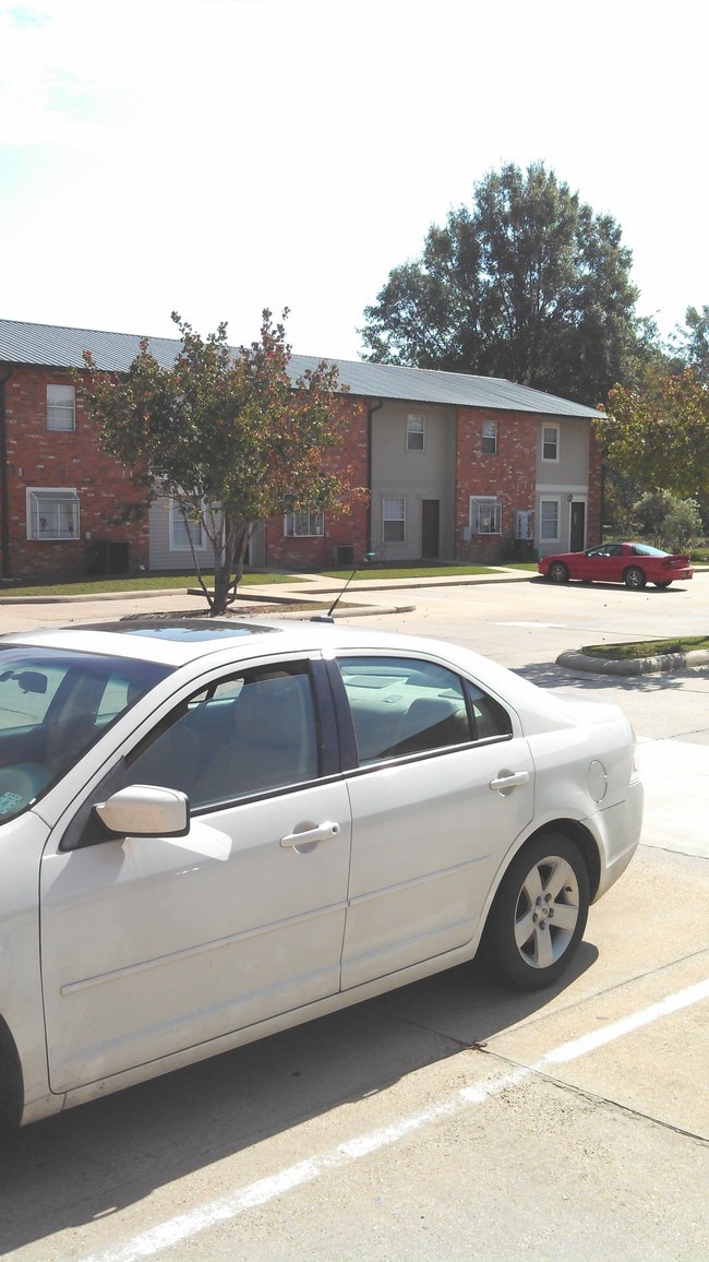 Outside Property - 106 Briarhill Rd