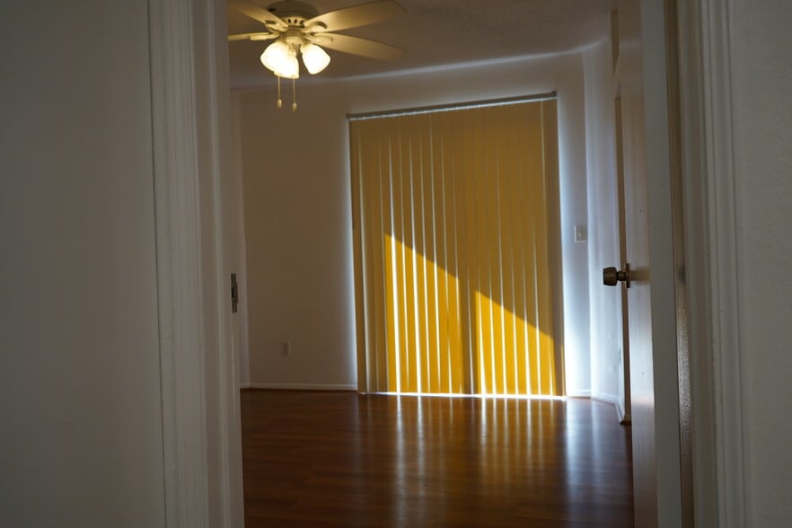 Building Photo - 4850 E Desert Cove Ave