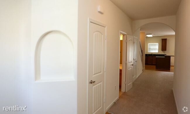 Building Photo - 2 br, 2 bath Townhome - 2031 River Rock Dr